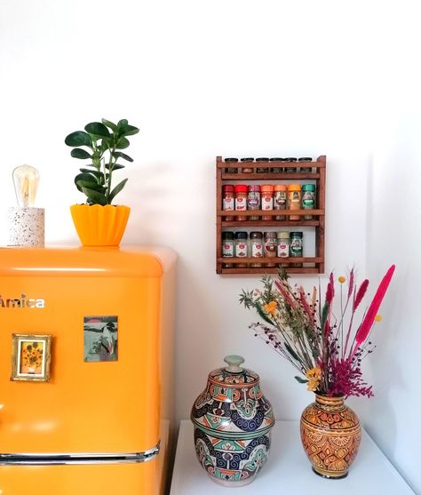 #yellow #fridge #frigo #pots #plants #lamp #küche #spicerack #interiorstyling #design Wow Fridge Apartment, Smeg Fridge Small Kitchen, Yellow Fridge, Smeg Fridge Yellow, Small Retro Fridge, Studio Apt, Cute Room Ideas, Tiny Kitchen, Moving Out