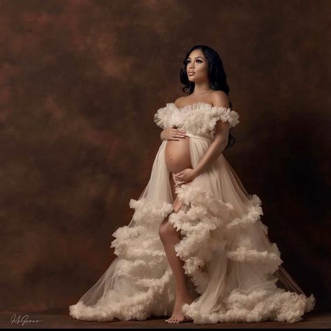 NYC PHOTOGRAPHER JOSE GUERRA🇩🇴 on Instagram: “@genesisscalderonn @realedgarberlanga” Maternity Gowns For Photoshoot, Maternity Shoot Dresses, Maternity Picture Outfits, Maternity Studio Photoshoot, Tulle Maternity Dress, Maternity Photo Outfits, Maternity Photography Poses Pregnancy Pics, Maternity Studio, Maternity Photoshoot Poses