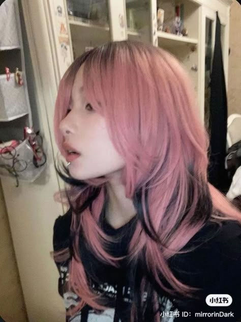 Top Layer Dyed Hair, Brown And White Color Block Hair, Half Blonde Half Pink Hair Underneath, Fantasy Hair Color Ideas For Short Hair, Hair Styles For Short Neck Women, Pink And Brown Hair Aesthetic, Pearl Pink Hair, Pink Hair Black Outfit, White Pink Hair Color