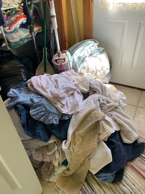 Laundry Asethic, Folding Laundry Aesthetic, Doing Laundry Aesthetic, Laundry Pictures, Laundry Aesthetic, Dirty Laundry Storage, Pile Of Clothes, Cleaning Aesthetic, Female Football