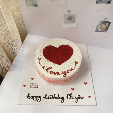 Cake For Boyfriend Birthday Love, Cake Design For Boyfriend Birthday, Small Valentines Cake, Couple Cake Designs, Cake Designs For Boyfriend, Valentine Cake Designs Simple, Red Cake Designs Birthday, Love Anniversary Cake, Cake For Husband Birthday