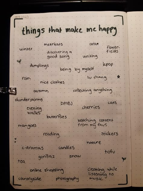 things that make me happy 10 Things That Make Me Happy, Journal Things That Make Me Happy, Things That Make Me Happy List Journal, Things That Make Me Happy Aesthetic, Little Things That Make Me Happy List, What Makes Me Happy Journal, Things That Make Me Happy Journal, Happy Journal Ideas, Glow Up Journal