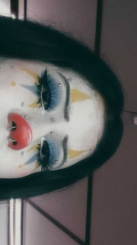 Cute Face Painting Aesthetic Easy, Clown Makeup Scary Easy, Colorful Clown Makeup Halloween, Clown Makeup White Face, Easy Unique Makeup Looks, Clown Inspo Makeup, Clown Cute Makeup, Clown Makeup With Glasses, Light Clown Makeup