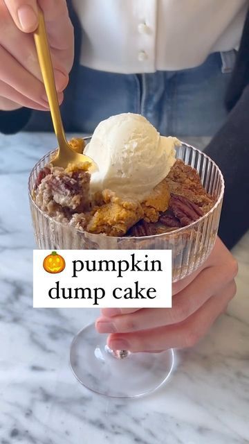 Dump Cake With Yellow Cake, Easy Healthy Pumpkin Dessert, Dump Cake Crockpot, Fall Dessert Recipes Pumpkin, Pumpkin Dessert Bars, Pumpkin Recipes Keto, Easy Pumpkin Dump Cake, Easy Pumpkin Recipes Desserts, Crockpot Pumpkin