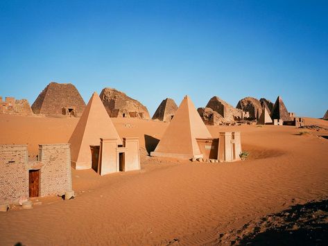 Meroe Pyramids, Egypt Resorts, Future Website, Egypt Culture, Ancient Pyramids, Egyptian Kings, Interesting Facts About World, Egyptian Pyramids, Visit Egypt