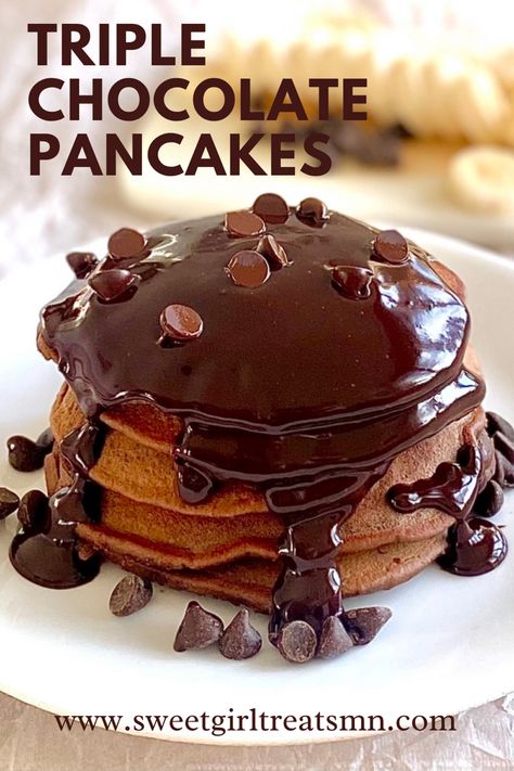 These chocolate pancakes contain chocolate milk, which gives them so much extra flavor! Simple Frosting, Lemon Loaf Recipe, Strawberry Salsa, Easy Frosting, Bacon Potato Salad, Chocolate Pancakes, Chocolate Espresso, Perfect Morning, Chocolate Topping