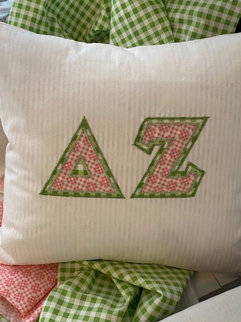 "This custom pillow makes the perfect gift for your \"little\" or your newly initiated sorority girl.  Provide letters in the comments.  Also colors. Message me and we will make it perfect together!!" Big Little Bed Decorating, Diy Sorority Crafts, Sorority Pillow, Sorority Decor, Sorority Baskets, Bed Deck, Big/little Baskets, Sorority Art, Letter Pillow