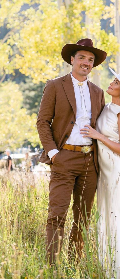 Groom In Cowboy Boots, Mens Country Wedding Attire Groom Style, Country Suits Men, Western Formal Outfits Men, Western Wedding Outfits Guest Men, Cowboy Wedding Outfit For Men, Mens Country Wedding Attire, Formal Western Wear For Men, Western Groom Attire