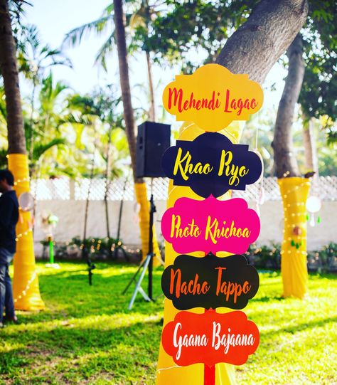 Sangeet Props, Shaadi Wala Ghar Decoration, Pakistani Mehndi Decor, Haldi Ceremony Decorations, Haldi Decoration, Mehendi Decor Ideas, Haldi Decor, Wedding Photo Booth Props, Wedding Decors