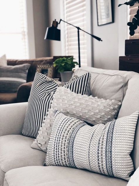 pinterest: camilleelyse ♡ Gray Couch, White Couch, Pillows Throw, Throw Pillows Living Room, Modern Pillows, Living Room Remodel, Farmhouse Pillows, The Pillows, Room Remodeling