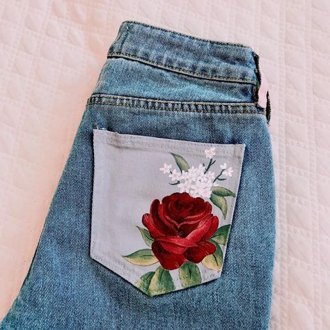 Pant Upcycle, Painting Clothes, Painted Clothes Diy, Idee Cricut, Rose Jeans, Jean Purse, Denim Art, Painted Denim Jacket, Thrift Flip