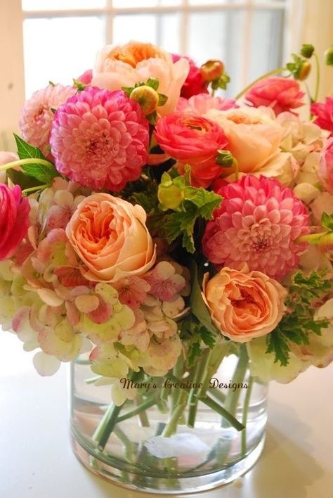 💐💐💐 Spring Flower Arrangements Centerpieces, Nice Flowers, Wedding Flowers Peonies, Spring Flower Arrangements, Popular Flowers, Fresh Flowers Arrangements, Trendy Flowers, Beautiful Flower Arrangements, Deco Floral