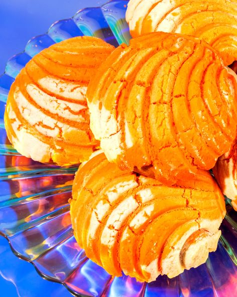 Pumpkin Conchas (Conchas de Calabaza) - Chicano Eats Pumpkin Conchas Recipe, Pumpkin Spice Conchas, Pumpkin Conchas, Concha Recipe, Halloween Conchas, Pumpkin Tres Leches Cake, Conchas Recipe, Bakery Ideas, Sweet Buns