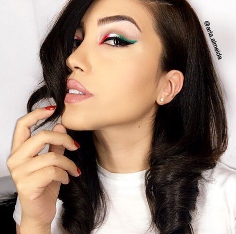 Maquillaje fiesta mexicana / noche mexicana / Mexican party makeup  🇲🇽 Mexican Independence Day, Mexican Independence, Make Up Inspo, Mexican Party, Makeup Set, Party Makeup, Independence Day, Makeup, Make Up