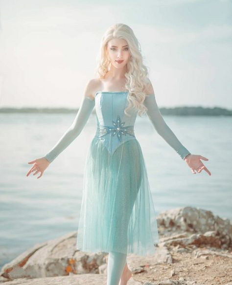 Diy Elsa Costume For Women, Elsa Dress Women, Elsa Photoshoot, Elsa Costume Adult, Elsa Inspired Outfit, Elsa Aesthetic, Elsa Outfit, Elsa Frozen Costume, Frozen Cosplay