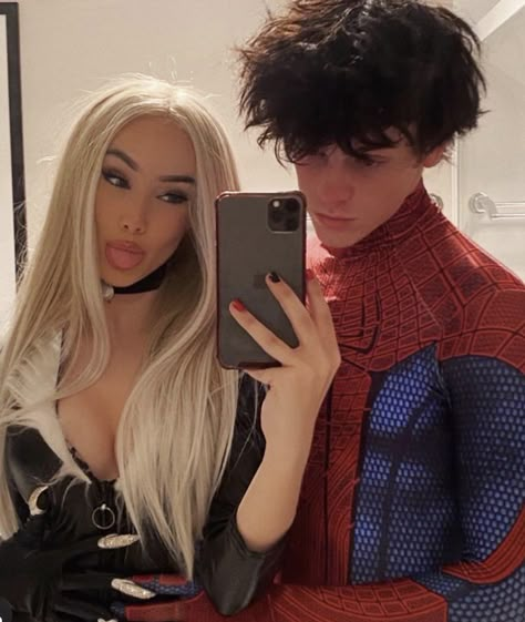 Aesthetic Halloween Costumes Couples, Couple Halloween Costumes 2023, Aesthetic Halloween Costumes, Spiderman Halloween Costume, Halloween Costumes 2023, Costumes 2023, Spiderman Outfit, Cosplay Couple, Unique Couple Halloween Costumes