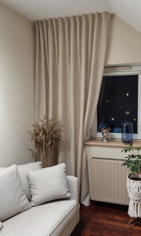 #interiordesign #beige #elegantboho #linencourtains #lnianezasłony #zasłony Curtain Ideas With Blinds, Bedroom Curtain Ideas With Blinds, Beige Curtains Bedroom, Curtains Ideas For Living Room, Curtains Ideas Modern, Curtains Style, Bedroom Curtain Ideas, Beige Curtains, Small Room Design Bedroom