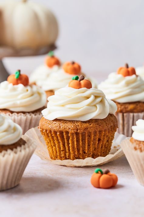 Pumpkin Cupcakes With Cream Cheese Frosting | Olive & Mango Autumn Cupcakes, Pumpkin Cupcake Recipes, Cupcakes Decorating, Pumpkin Cream Cheese Pie, Fall Cupcakes, Cupcakes With Cream Cheese Frosting, Make Ahead Desserts, Cheese Pumpkin, Pumpkin Cupcakes