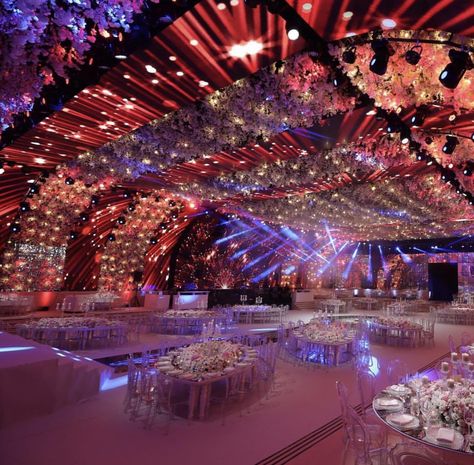 Big Wedding Venues, Strange Decor, Beautiful Venues, Wedding Interior, India Party, Queens Wedding, Reception Stage Decor, Wedding Fairy, Wedding Venues Uk