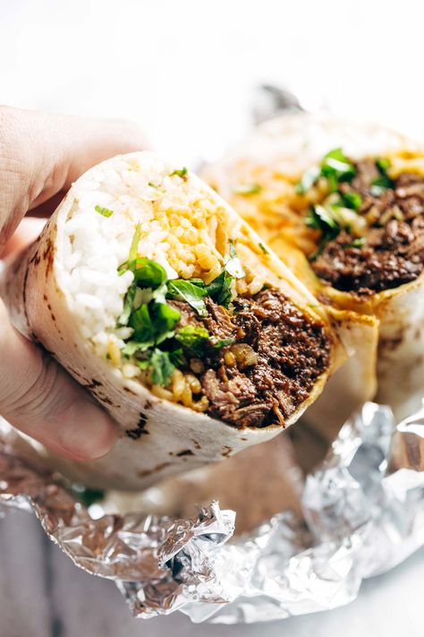 Korean BBQ Bangkok Burrito - an easy food-truck-style recipe you can make with a slow cooker! spicy beef, kimchi, rice, cilantro, and sriracha mayo in a soft flour tortilla. | pinchofyum.com Sleeve Recipes, Lunch Meals, Meal Prep On Fleek, Box Recipes, Salad Meal Prep, Healthy Lunches, Truck Ideas, Fusion Food, Think Food