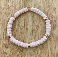 Perle Heishi, Clay Bead Inspo, Bracelets Preppy, Clay Bracelet Ideas, Make Clay Beads, Clay Bead Ideas, Clay Bead Bracelet Ideas, Small Bead Bracelet, Bracelet Business