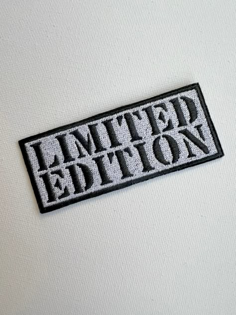 Kpop Patches, Embroidery Patches Designs, Senior Jacket Patches, Senior Jackets Patches, Senior Patches, Aesthetic Patches, Patch Aesthetic, Patches For Jeans, Iron Patches