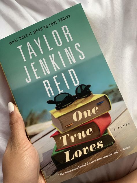 One True Loves Book Review by Taylor Jenkins Reid [NO SPOILERS] - Chelle Belle One True Loves, Best Books For Teens, Taylor Jenkins Reid, Teenage Books To Read, Unread Books, Summer Reading Lists, Recommended Books To Read, Inspirational Books To Read, Books For Teens