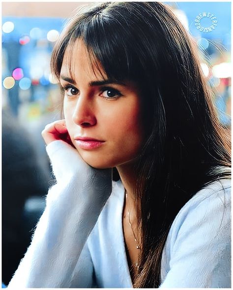 Mia Toretto, Brunette Actresses, Mary Louise Parker, Fast And Furious Actors, Jordana Brewster, Respect People, Emma Thompson, Fast Furious, Long Hair With Bangs