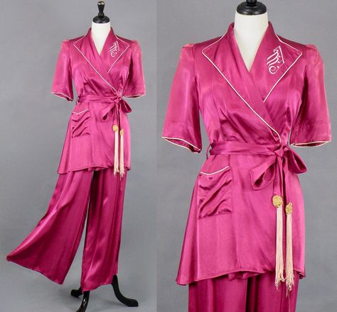 Three piece vintage 1940s silk rayon pajama loungewear set in striking dark raspberry. This set includes lounging pajama pants, a top and a belt. The high waist pants have wide legs with a side metal zipper and snap closure at waistband. The long jacket top is styled with a piped winged collar and Vintage Loungewear, Vintage Pajamas, Fashion 1940s, Catty Noir, High Waist Wide Leg Pants, History Fashion, Peplum Styling, 40s Fashion, 1940s Fashion