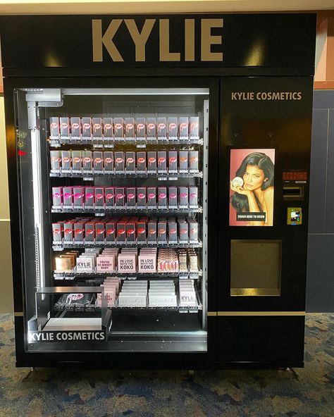 Jcsarah48 on Instagram: “Ran into the @kyliecosmetics @kyliejenner vending machine in Las Vegas! . . #kyliecosmetics #kylievendingmaching #kylievending” Kylie Cosmetics Vending Machine, Beauty Supply Vending Machine, Beauty Vending Machine, Mini Vending Machine, Vending Machine Business, Popup Store, Strictly Business, 90 Day Challenge, Vending Machines