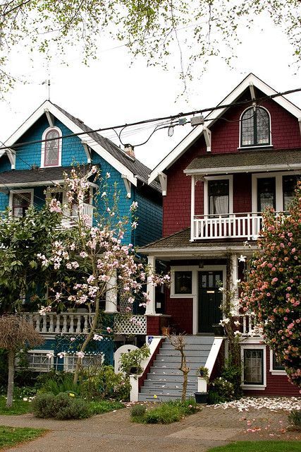 Kitsilano, Vancouver . I love these houses! They are on my old street. I always admired them. Kitsilano Vancouver, Vancouver Architecture, Mountain Home Design, Travel Vancouver, Vancouver House, Canada House, Beautiful Canada, Vancouver Bc Canada, The Lane