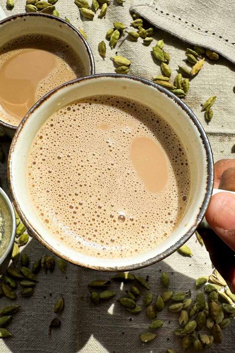 Elachi chai is a strong black Indian cardamom tea with milk. Its star ingredient is green cardamom powder which creates a sweet and floral black tea. Homemade Chai Recipe, Chai Indian, Cardamom Tea, Ctc Tea, Tea With Milk, Indian Drinks, Potato Cutlets, Decaffeinated Tea, Green Cardamom