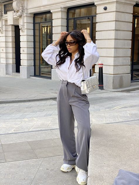 How To Style Gray Pants Women, Grey Silk Pants Outfit, White Shirt And Trousers For Women, Grey Pants Spring Outfit, Grey High Waisted Pants Outfit, How To Style Grey Wide Leg Pants, Wide Grey Trousers Outfit, Gray Pants Outfit Summer, Business Casual Outfits Grey Pants