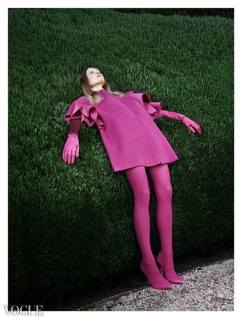 Kiki Xue Mode Editorials, Editorial Hair, Fashion Photography Inspiration, Wardrobe Stylist, Fashion Photography Editorial, 인물 사진, The Grass, Fashion Photoshoot, Looks Style