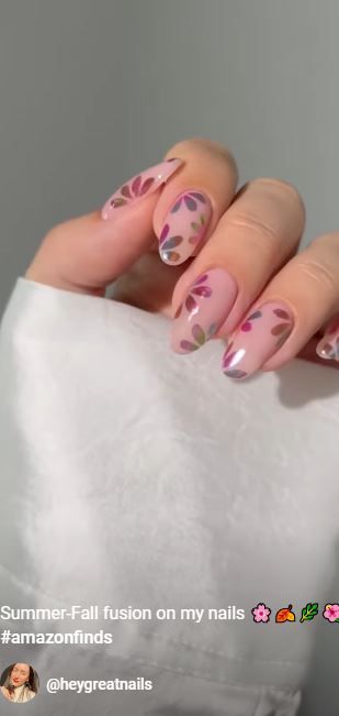 Flower Crome Nails, Floral Chrome Nails, Chrome Nails With Flower Design, Metallic Flower Nails, Chrome Nails Flowers, Chrome Nails Designs Flowers, Chrome Flower Nails Designs, Chrome Floral Nails, Chrome Nails With Flowers