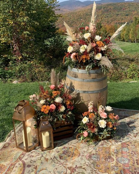 Wedding Arch Centerpiece, Western Wedding Decorations Ceremony, Fall Boho Outdoor Wedding, Barrel Centerpiece Wedding, Fall Outside Wedding Ideas Backyards, Fall Barrel Decor, Boho Wedding Cross Decor, Western Wedding Venue Ideas, November Mountain Wedding