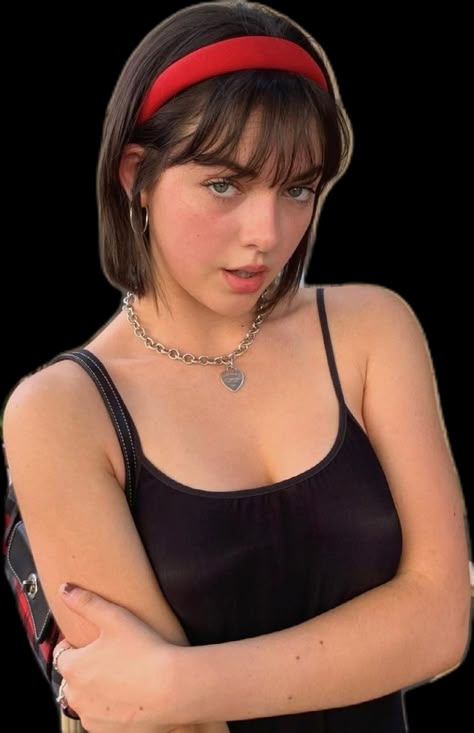 Hair Band With Bangs, Headband With Bob Haircut, Head Band With Bangs, Short Hairstyle With Headband, Headband Hairstyles Bangs, Short Hair Hairband, Head Band Hairstyles Short Hair, Headband And Bangs, Headband Hairstyles With Bangs