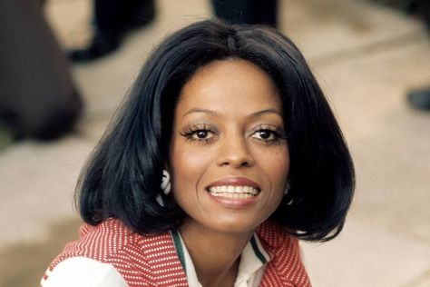 Diana Ross 70s, 70s Bob, Ali Mc Graw, Bleach Blonde Bob, Diana Ross Style, Alicia Keys Style, Dark Blonde Bobs, Wedding Hair Dos, Celebrity Bobs