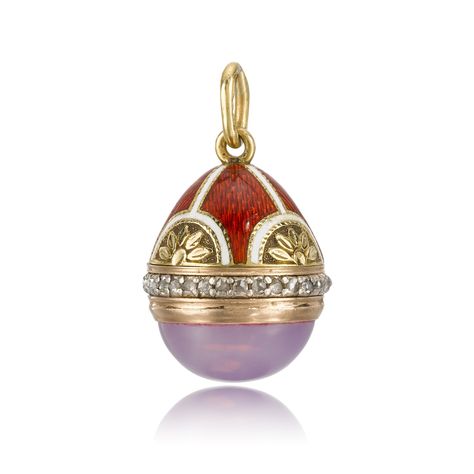 A Fabergé varicoloured gold-mounted guilloché enamel and chalcedony vinaigrette egg pendant, workmaster Henrik Wigström, St Petersburg, circa 1900 | Fabergé, Imperial & Revolutionary Works of Art | 2023 | Sotheby's Purple Chalcedony, Faberge Eggs, St Petersburg, Rose Cut Diamond, White Enamel, Rose Cut, Diamond Cuts, Purple, Pendant