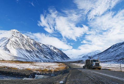 Dalton Highway in Alaska is a Must For Thrill-Seeking Overlanders Alaska Road Trip, Yukon River, Alaska Highway, North To Alaska, Thrill Seeking, Dangerous Roads, Travel Wishes, Beautiful Roads, Gravel Road