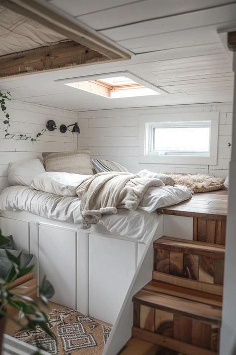 Tiny House Bedroom Ideas: Maximize Your Space! Tiny Living Bedroom, Tiny House Downstairs Bedroom, Tiny House With Loft Ideas, Tiny House Bedroom Storage, Tiny Home Bedroom Ideas, Tiny House Bedroom Ideas, Master Suite Layout, Space Saving Bedroom, House Bedroom Ideas