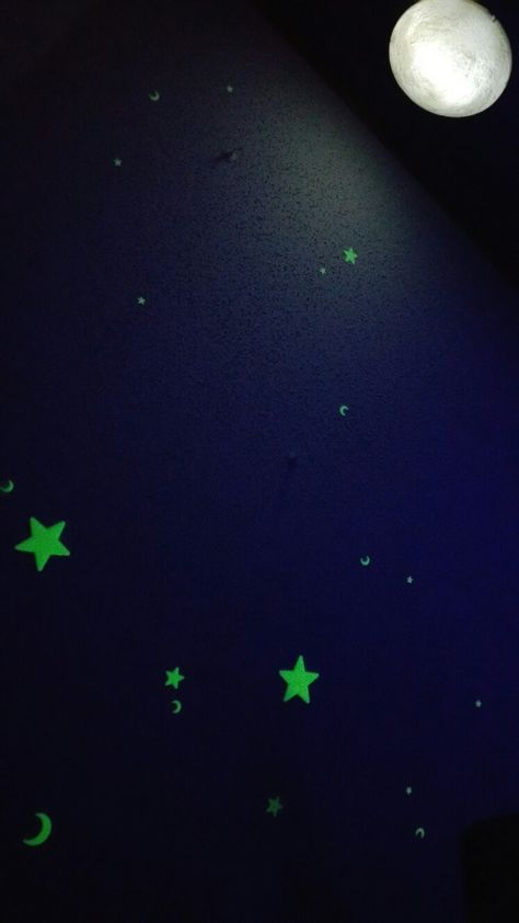 Glow In The Dark Stars On Ceiling Aesthetic, Light Up Stars On Ceiling, Glowing Stars On Ceiling, Glow In The Dark Ceiling Stars, Glow Stars On Ceiling, Glow In The Dark Stars Aesthetic, Glow In The Dark Stars On Ceiling, 00s Room, Stars On Ceiling