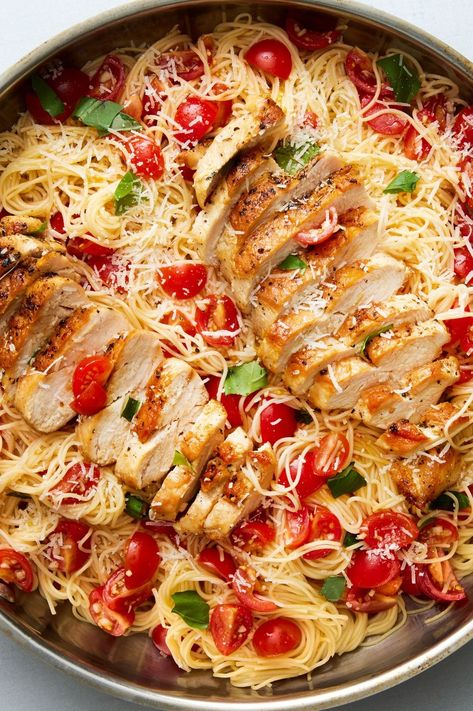 Bruschetta Chicken Pasta Meaty Meals, Bruschetta Chicken Pasta, Summer Chicken Recipes, Cherry Tomato Recipes, Summer Chicken, Chicken Ideas, Bruschetta Chicken, Tomato Recipes, Chicken Pasta