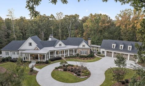 House Construction Plan, Outdoor Privacy, Farmhouse Style House, Colonial House, House Goals, Luxury Property, Barn House, Dream Home Design, Driveway