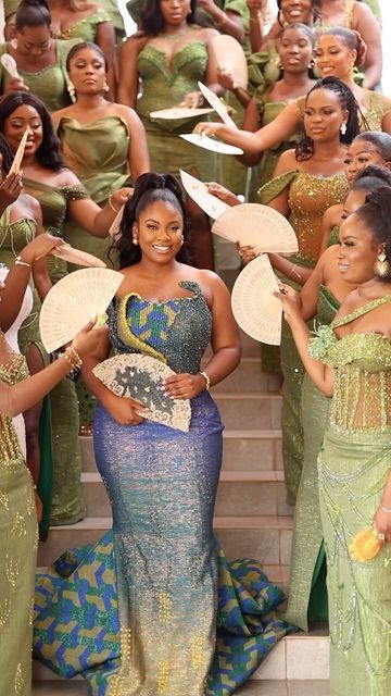 Igbo Bridesmaid Dresses, Kente Bridesmaid Dresses, Ghana Traditional Wedding Dresses, Liberian Traditional Wedding, Traditional Ghanaian Wedding, Kente Wedding Dress, Ghanian Wedding, Nigerian Attire, Nigerian Wedding Attire