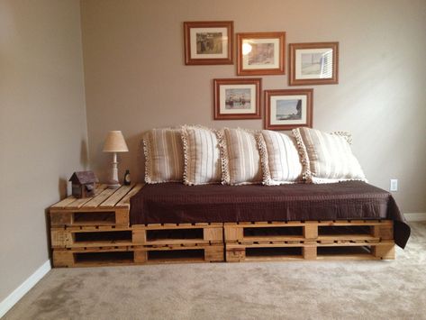 Pallet sofa/bed, I like the side table addition Recycled Pallet Furniture, Diy Pallet Couch, Diy Pallet Bed, Diy Pallet Sofa, Pallet Beds, Pallet Bed, Pallet Couch, Wooden Pallet Furniture, Pallet Sofa