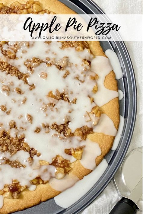 Apple Pie Pizza in a pizza pan. Savory Crumble, Apple Dessert Pizza Recipe, Apple Pie Pizza, Key Lime Cookie Recipe, Apple Crisp Pizza, Apple Dessert Pizza, The Best Apple Pie, Apple Pizza, Dessert Pizza Recipes