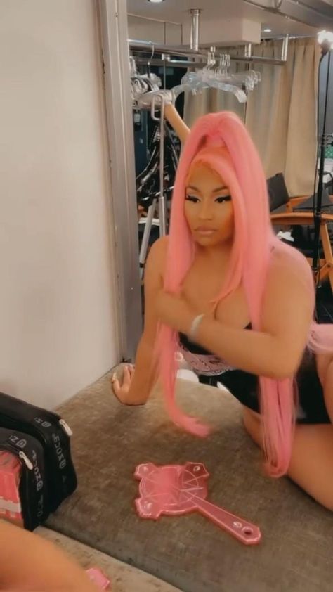 Nicki Minaj Wig, Nicki Minaj Hairstyles, Nicki Minaj Barbie, Nikki Minaj, Nicki Minaj Photos, Nicki Minaj Pictures, Pink Friday, Pink Girly Things, Women Hairstyles