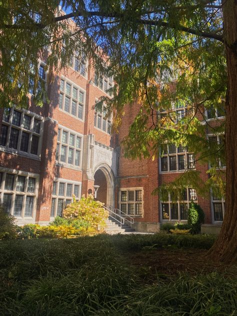 College Dorm Exterior, College Tour Aesthetic, Ryerson University Aesthetic, College Aethestic, Collage Campus Aesthetic, Early 2000s College Aesthetic, 80s University Aesthetic, Reed College Aesthetic, Sarah Lawrence College Aesthetic