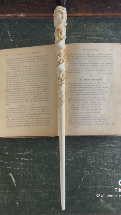 Magic Wand Harry Potter, Harry Potter Script, Wand Harry Potter, Harry Potter Oc, Harry Potter Stories, Harry Potter Wizard, Wizard Wand, Harry Potter Pin, Diy Wand